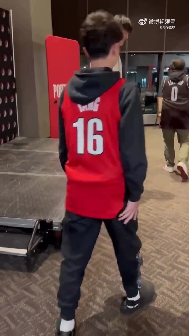 太呆萌了杨瀚森现在走