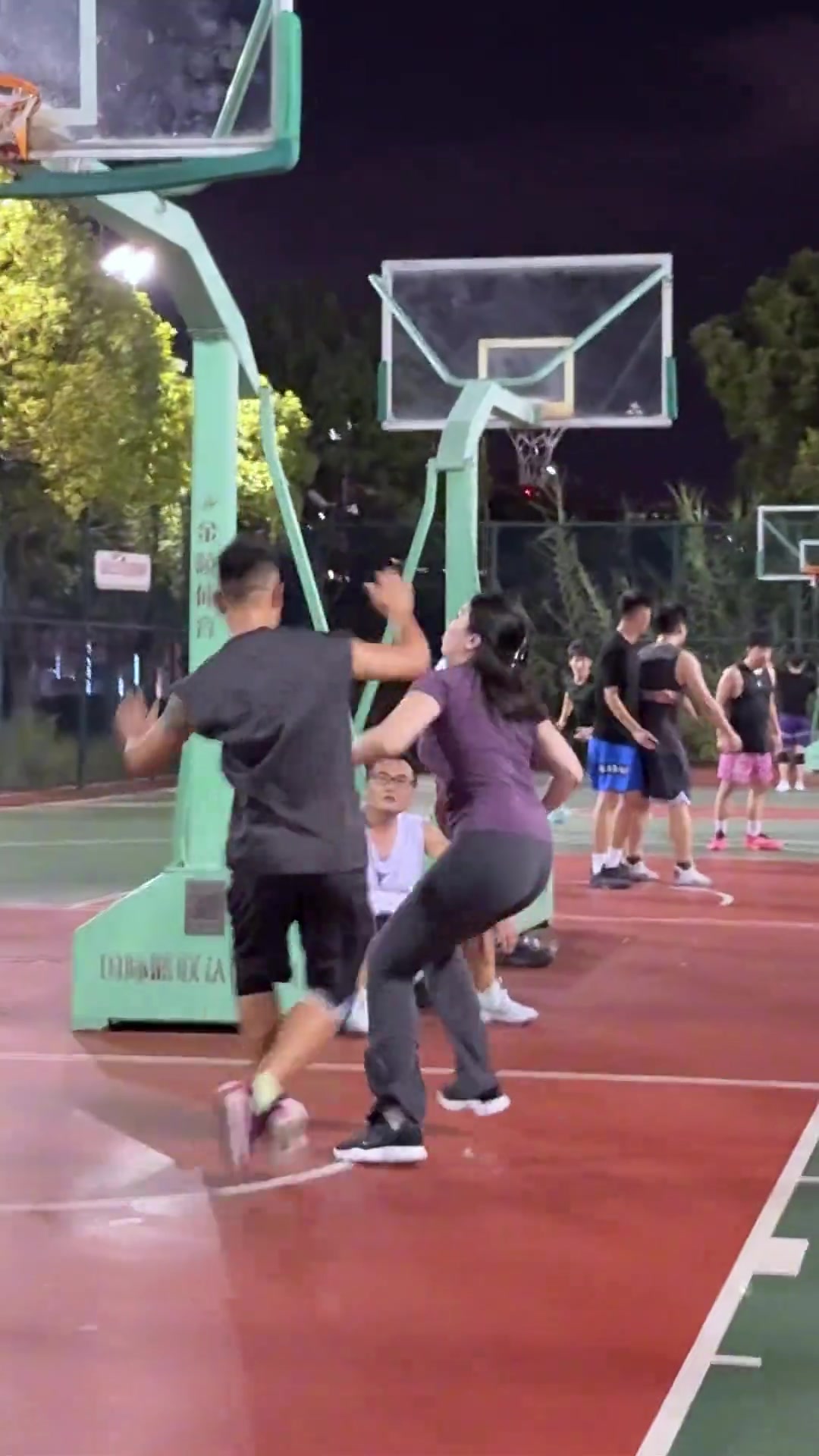 确实挺能打野球场肘姐